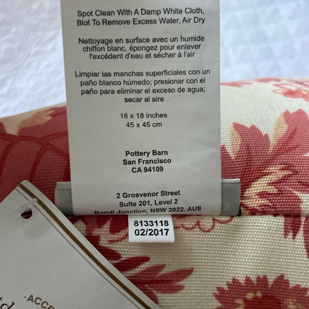 Pottery Barn Outdoor Americana Floral Accent Pillow Red Cream 18X18